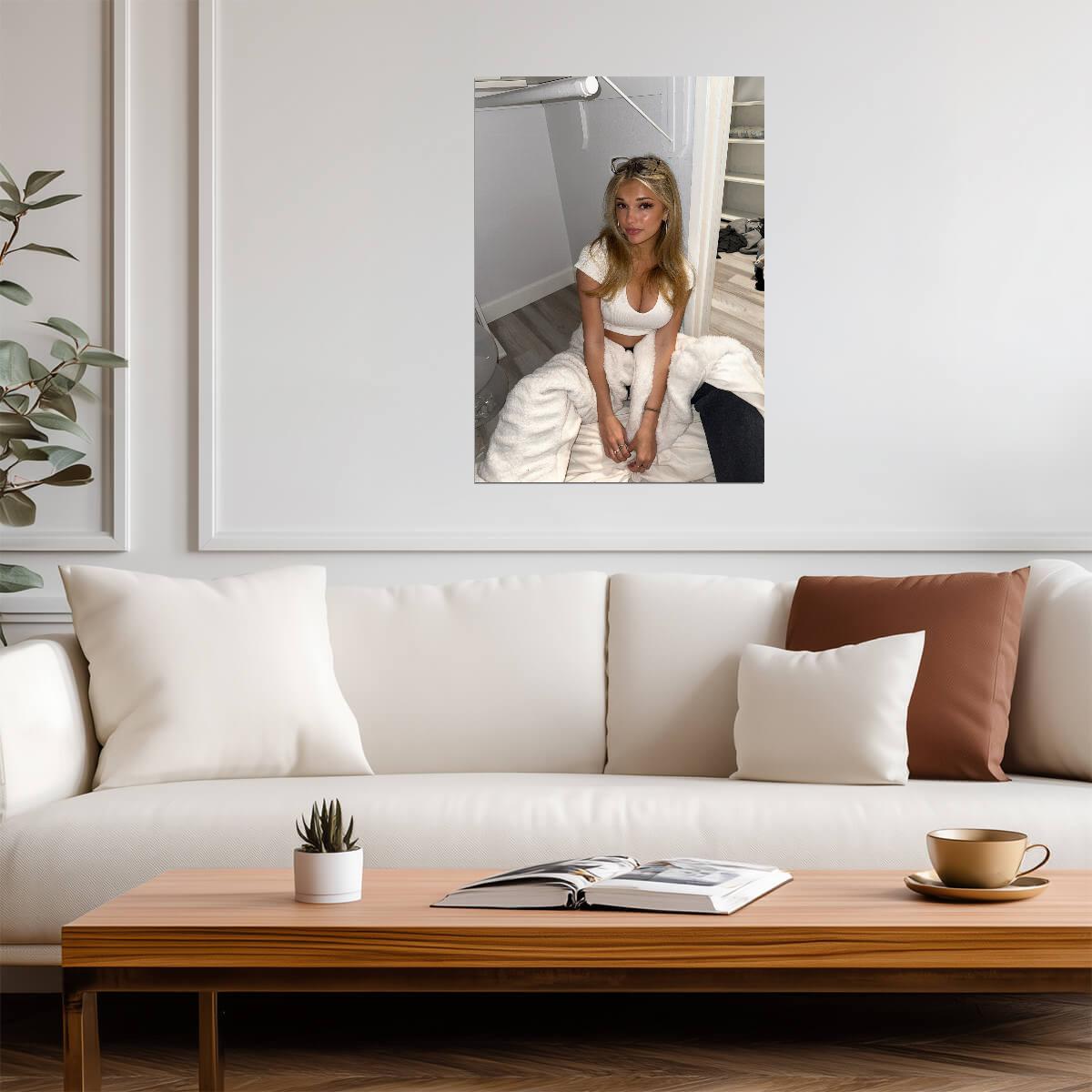 Breckie Hill | TikTok Star Portrait | Celebrity Poster - Celebrities Poster