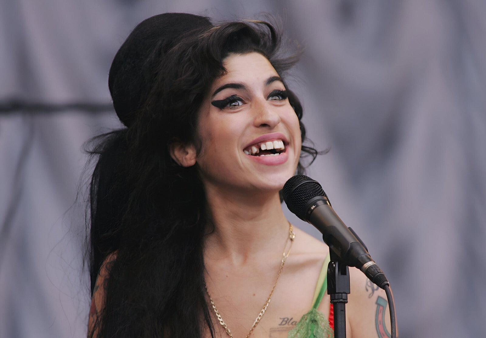 Amy Winehouse Singing Live | Concert Poster | Vintage Music Legend Art - Music Poster