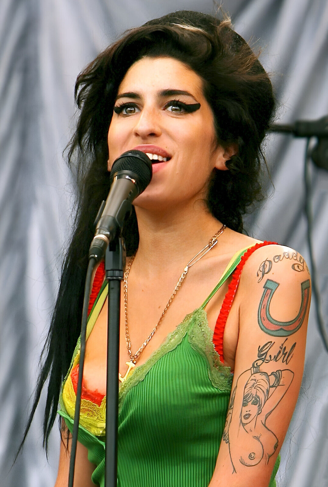 Amy Winehouse Singing Live | Green Tank Top Concert Poster | Vintage Music Legend Art - Music Poster