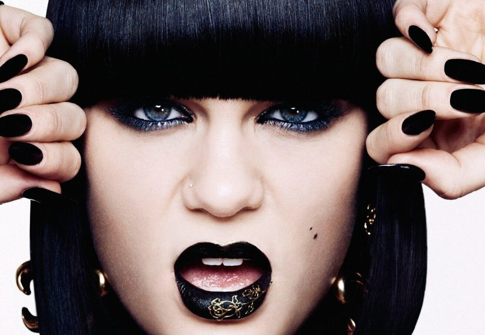 Jessie J | British Vocalist | Fan Gift Poster - Music Poster