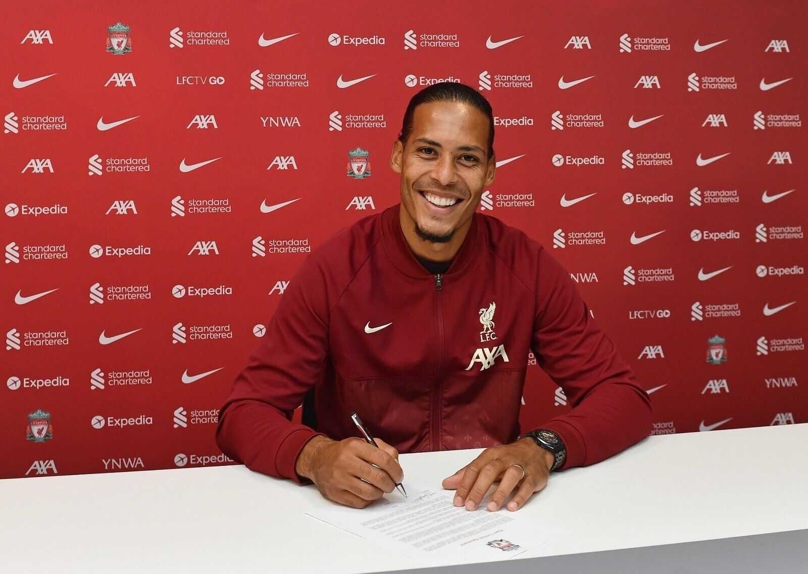 Virgil van Dijk Liverpool FC | Soccer Poster | Sports Legend Signing Photo - Sports Poster