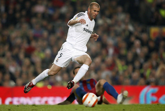 Zinedine Zidane Real Madrid | Kicking Action Poster | Soccer Legend Wall Art - Sports Poster
