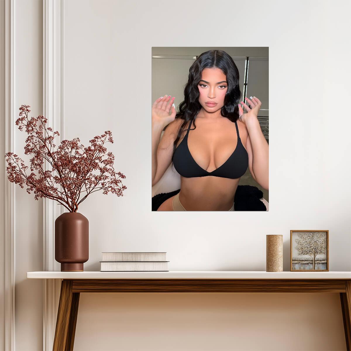 Kylie Jenner Poster | Sexy Model Photo Print - Celebrities Poster