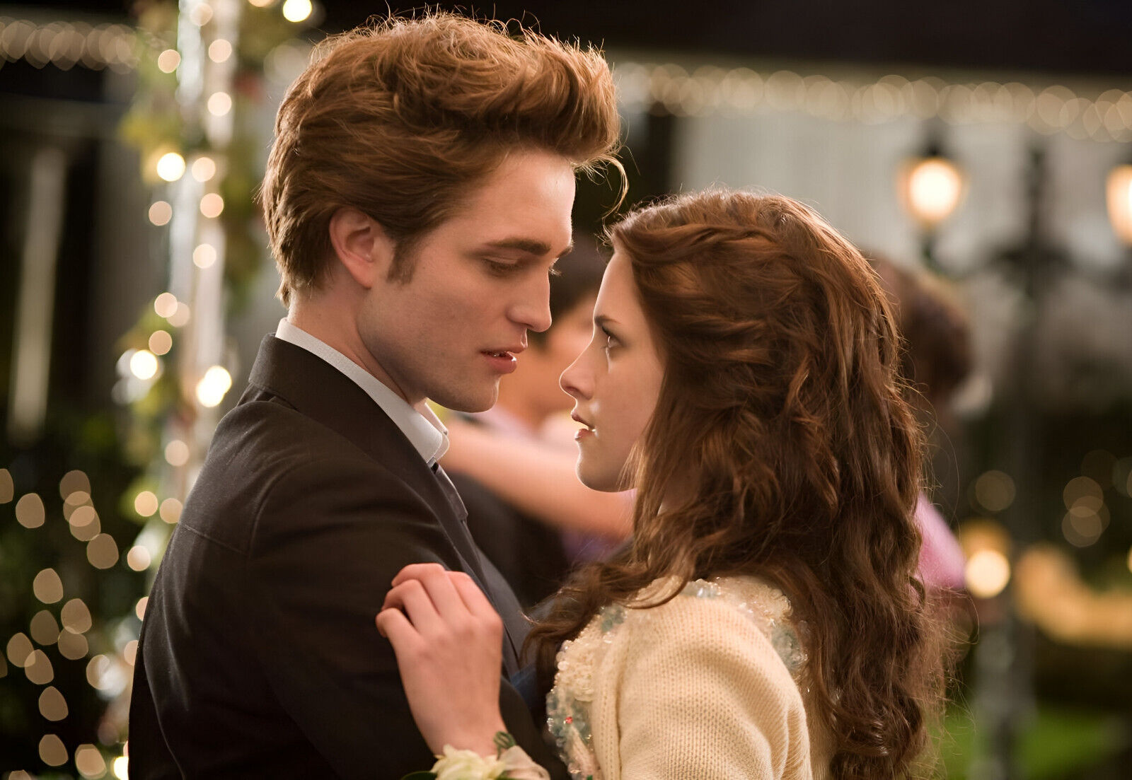Twilight Saga Bella & Edward Prom | Movie Poster | Fantasy Romance Art - Movies & TV Poster
