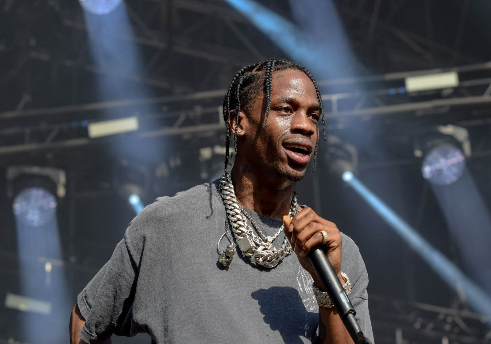 Travis Scott Grey Tee & Chains | Live Singing Portrait | Rap Music Star Poster - Music Poster