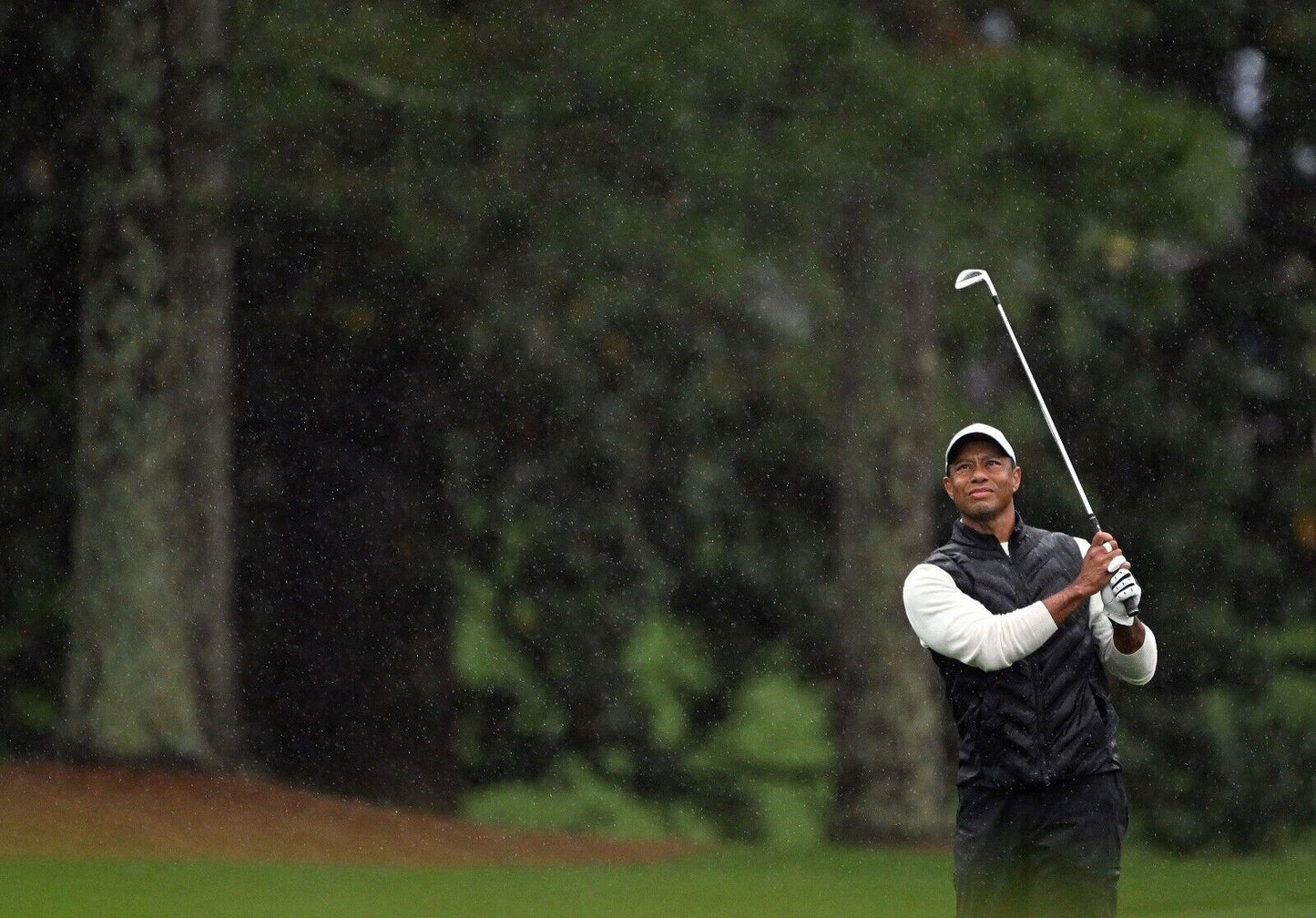 Tiger Woods Golf Swing in Rain | Golf Legend Poster | Sports Photography Art - Sports Poster