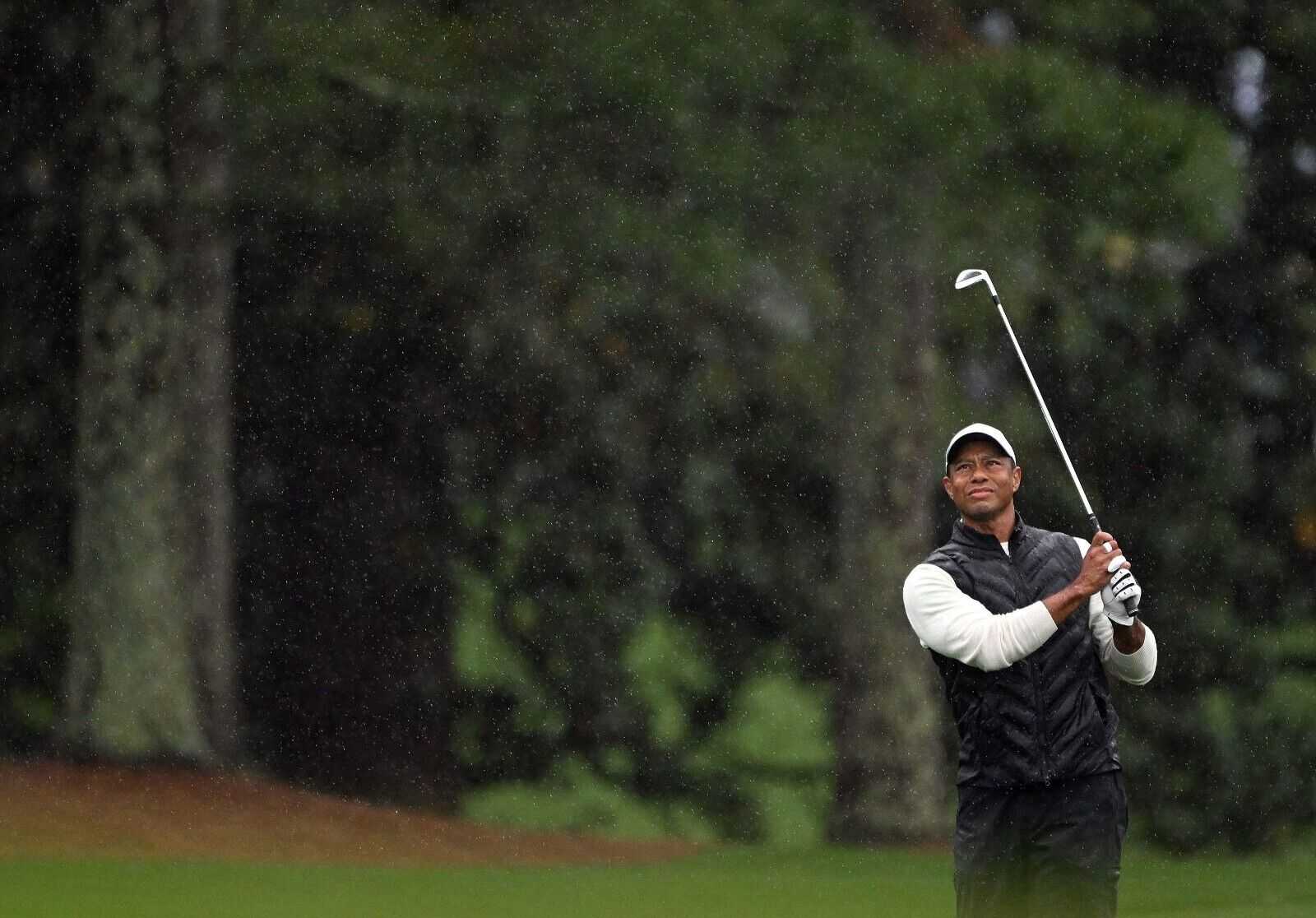 Tiger Woods Golf Swing in Rain | Golf Legend Poster | Sports Photography Art - Sports Poster