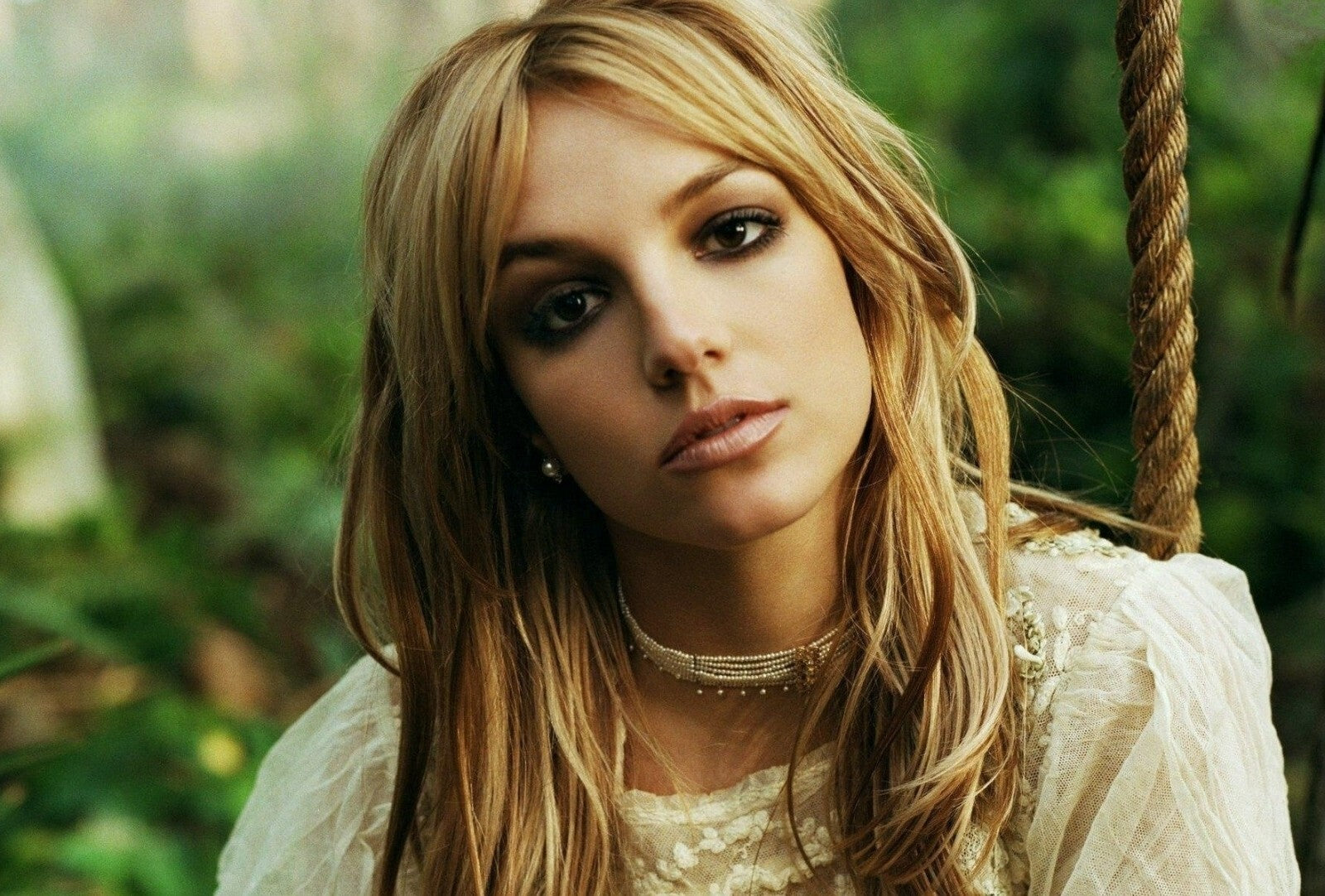 Britney Spears 2000s Portrait | Pop Music Poster | Y2K Nostalgia Wall Art - Music Poster