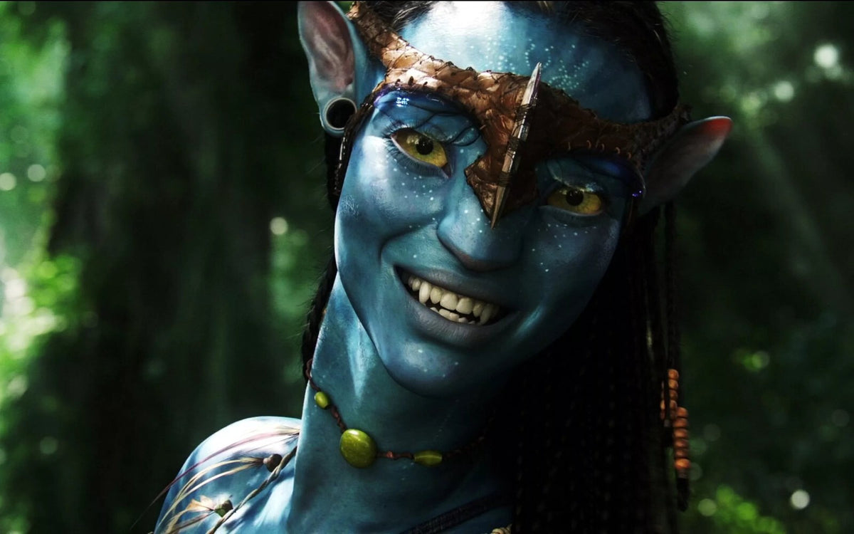 Avatar 2009 Movie Poster | Neytiri Smiling in the Forest - Movies & TV Poster
