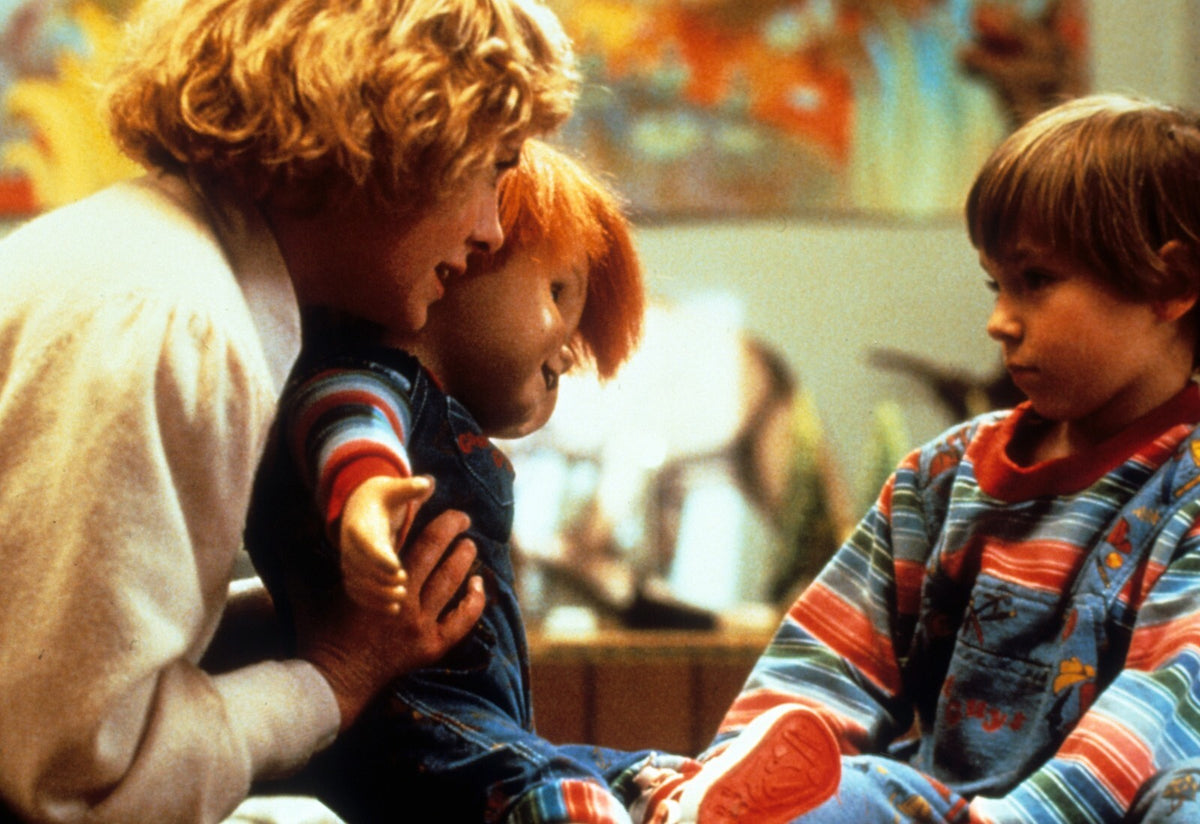 Child's Play 1988 Movie Poster | Karen and Andy Barclay with the Doll - Movies & TV Poster