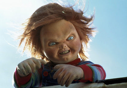 Child's Play 1988 Movie Poster | Chucky Gripping a Knife - Movies & TV Poster
