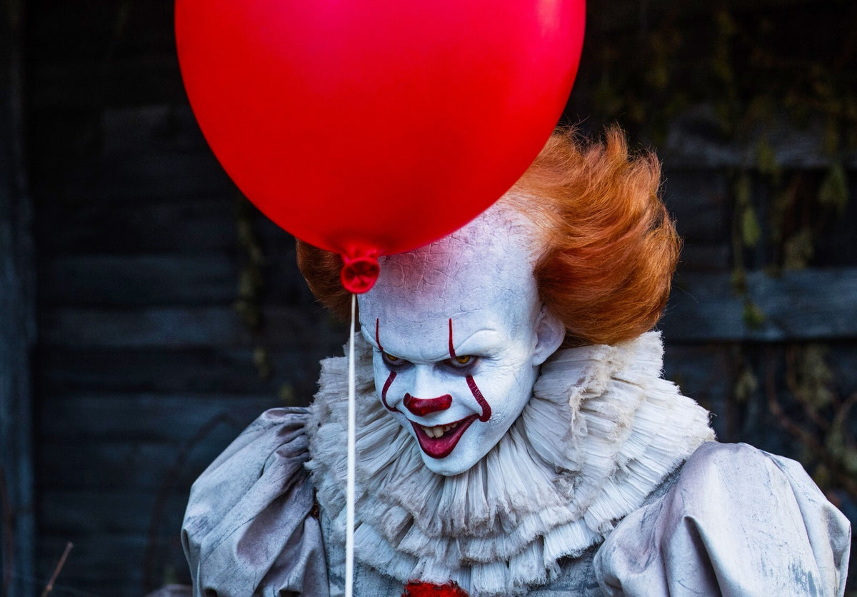 IT 2017 Movie Poster | Pennywise Holding a Red Balloon - Movies & TV Poster