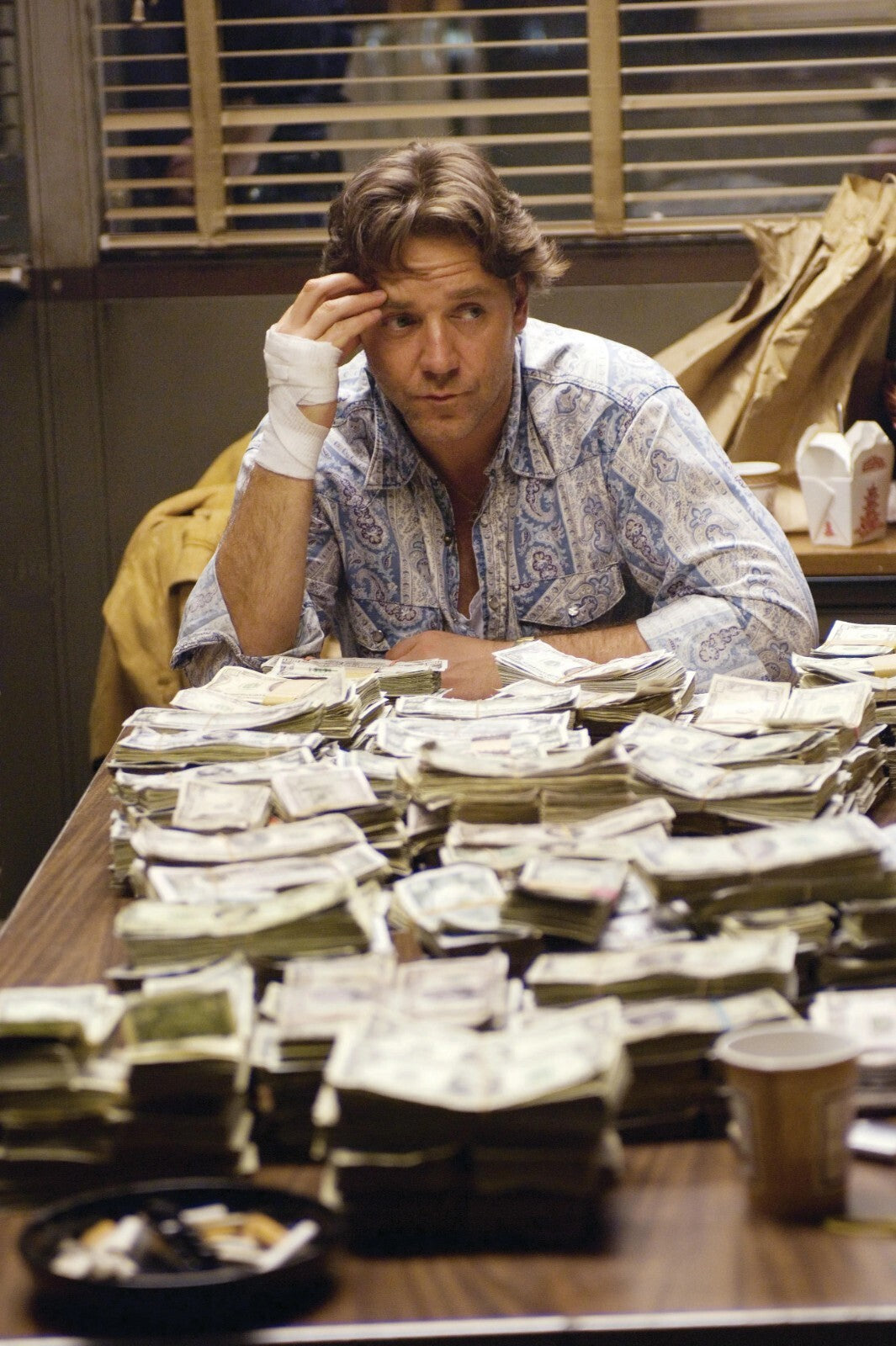 American Gangster Movie Poster | Russell Crowe with Stacks of Cash - Movies & TV Poster