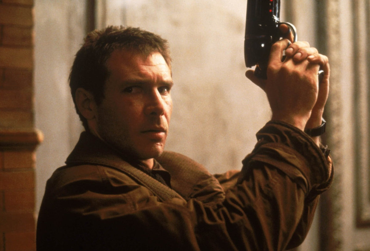 Blade Runner 1982 Movie Poster | Deckard Holding a Blaster - Movies & TV Poster