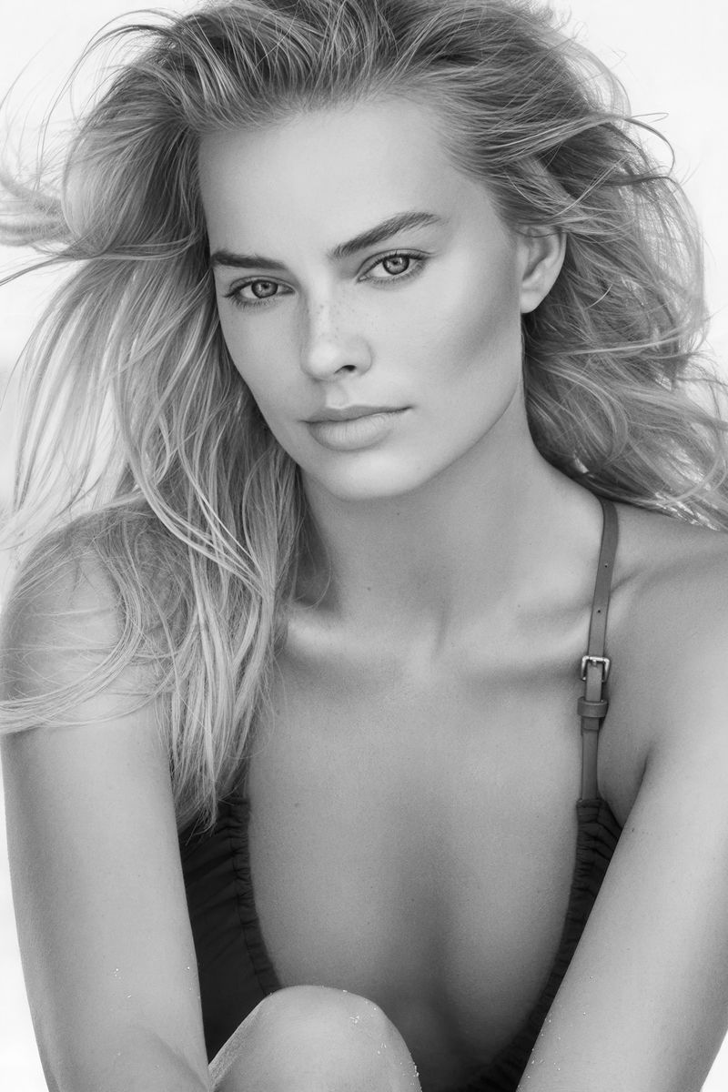 Margot Robbie Close Up Portrait Poster | Black and White Wall Art Print - Celebrities Poster
